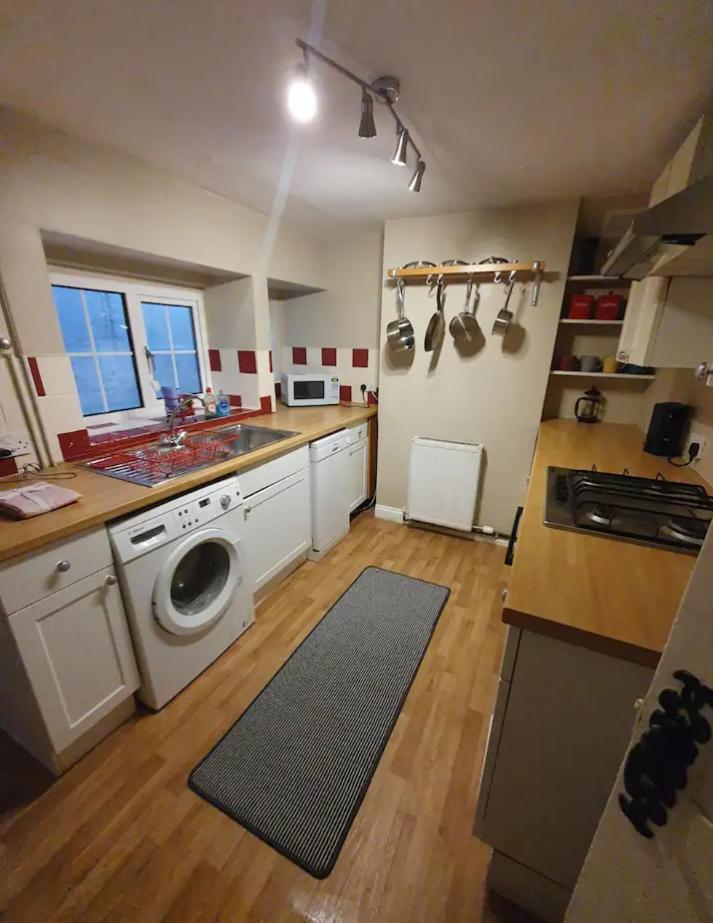 Beautiful Townhouse Next To Royal Victoria Park And Botanical Gardens Within Easy Walking Distance To Bath City Centre Екстериор снимка