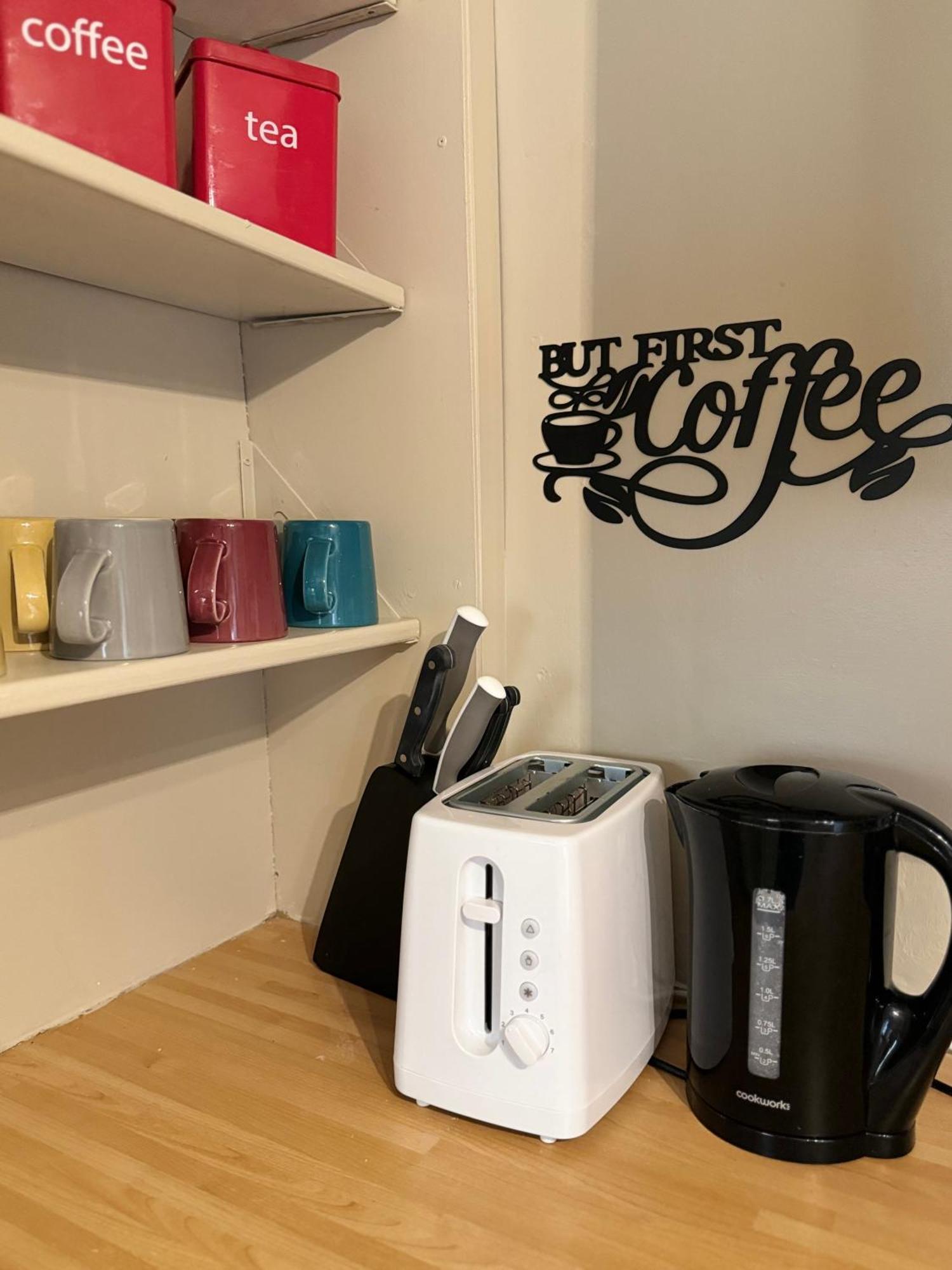 Beautiful Townhouse Next To Royal Victoria Park And Botanical Gardens Within Easy Walking Distance To Bath City Centre Екстериор снимка