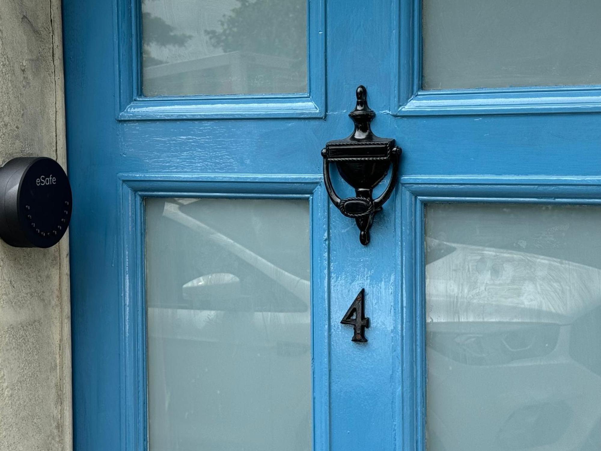 Beautiful Townhouse Next To Royal Victoria Park And Botanical Gardens Within Easy Walking Distance To Bath City Centre Екстериор снимка