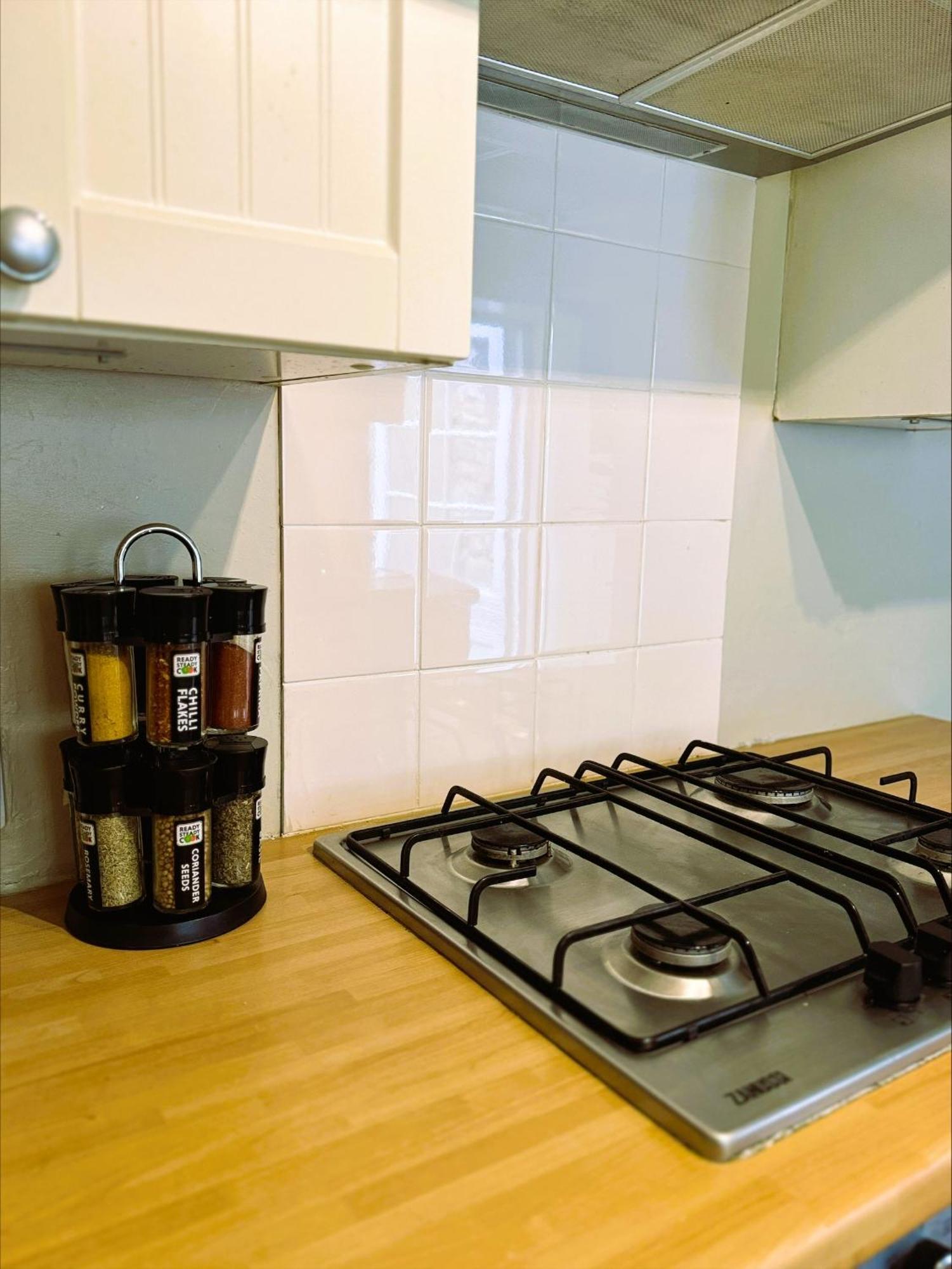 Beautiful Townhouse Next To Royal Victoria Park And Botanical Gardens Within Easy Walking Distance To Bath City Centre Екстериор снимка